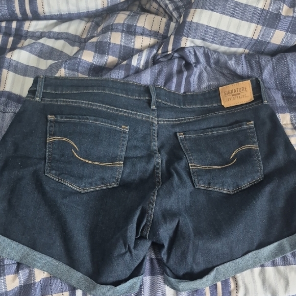 Levi's Dark Wash Mid-Rise Shorts - Picture 5 of 5